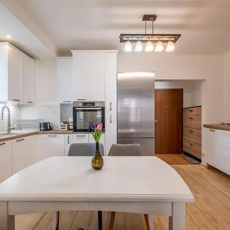 Family-friendly Place Steps From Mall Of Apartamento *