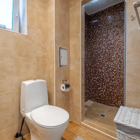 Apartamento Family-friendly Place Steps From Mall Of Sofía