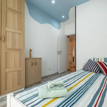 Апартамент Family-friendly Place Steps From Mall Of