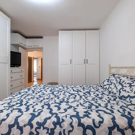 Family-friendly Place Steps From Mall Of Apartamento Sófia