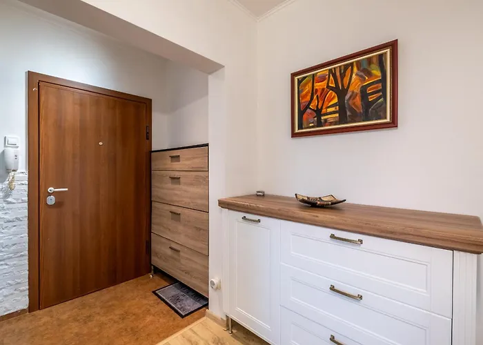 Family-friendly Place Steps From Mall Of