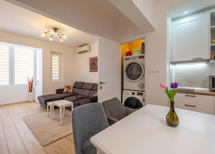 Family-friendly Place Steps From Mall Of Lejlighed *