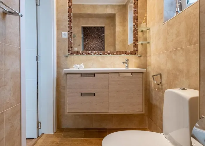 Family-friendly Place Steps From Mall Of